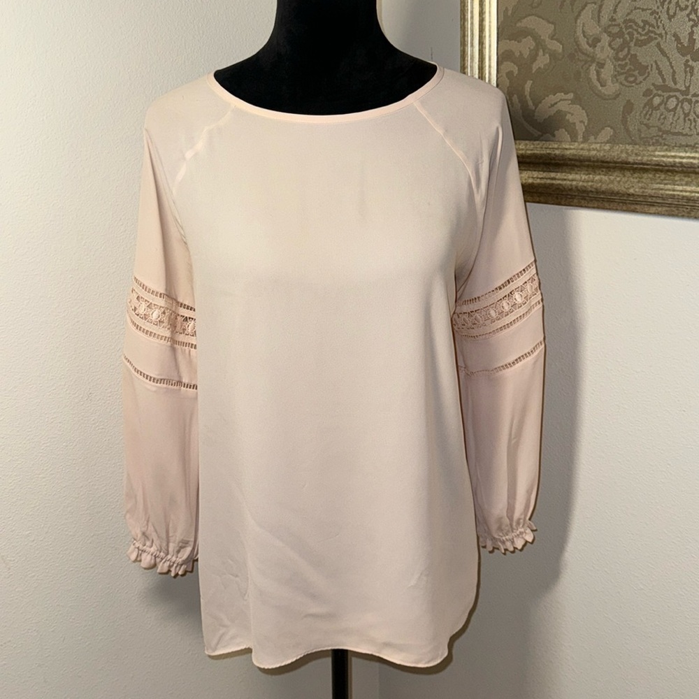 LOFT Sz M blush peach lace detail sleeves‎ pull over mixed media top blouse